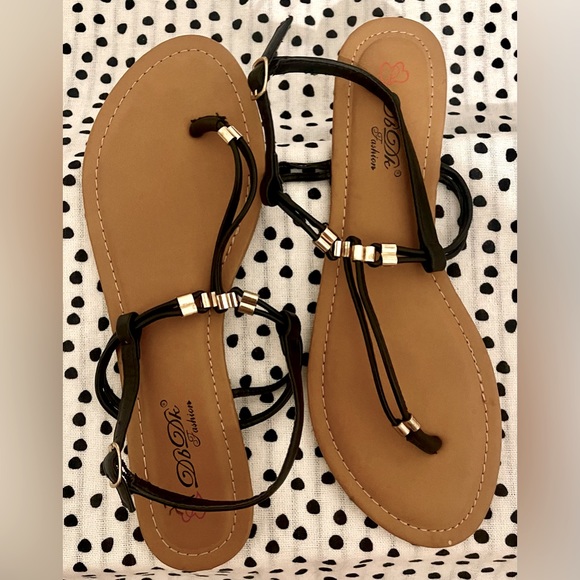 Db Dk Fashion Black Ankle Strap Flat Thong T-
Strap w/ Metallic Accents Size 10 - Picture 2 of 6
